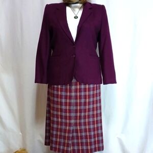 PANTER WOMENS WOOL JACKET IS SIZE M. SKIRT SIZE 13/15 PERFECT COLOR MATCH